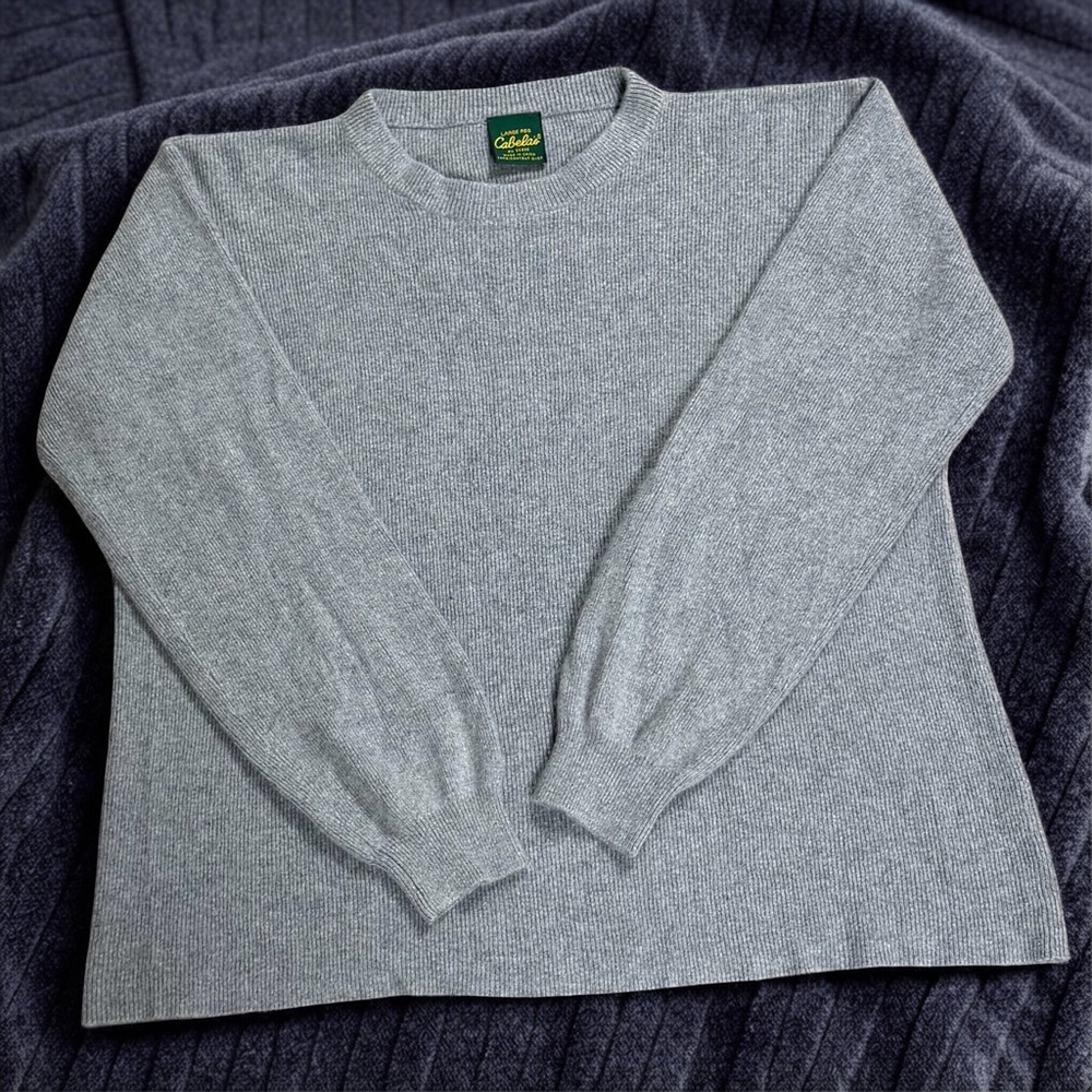 Cabela's Gray Ribbed Crewneck Sweater 
Women’s L
85% Spun Silk 
15% Cashmere